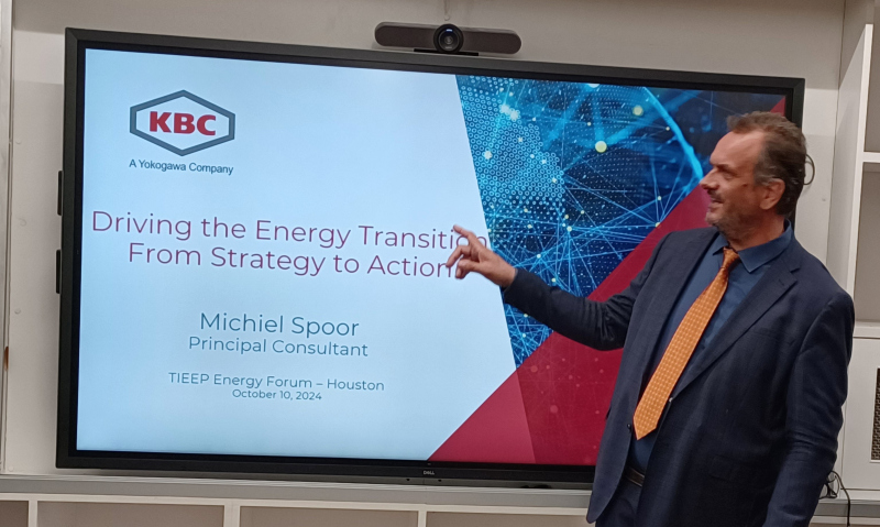 Michiel Spoor, Principal Consultant, presenting